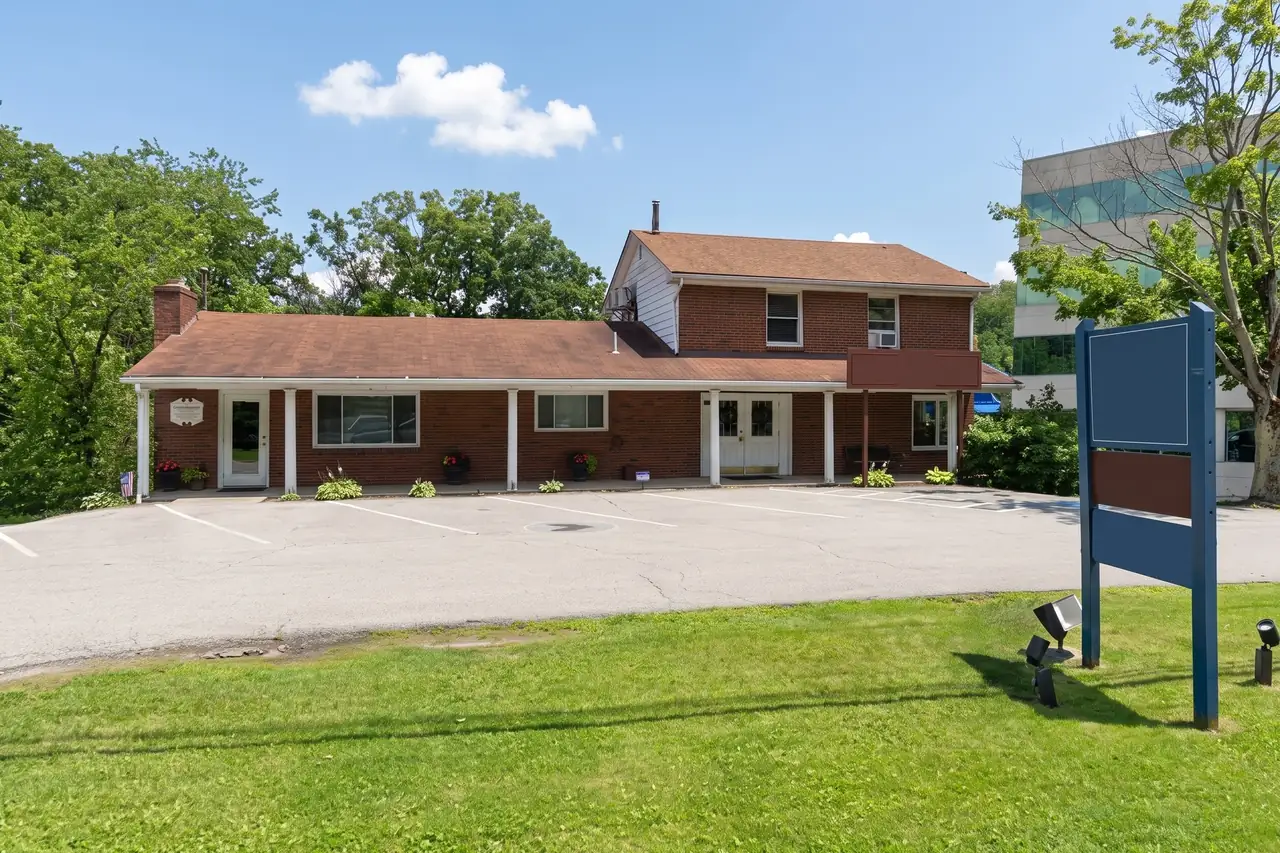 The Smith Dental Associates building at 2560 Brandt School Road, Wexford, Pennsylvania.